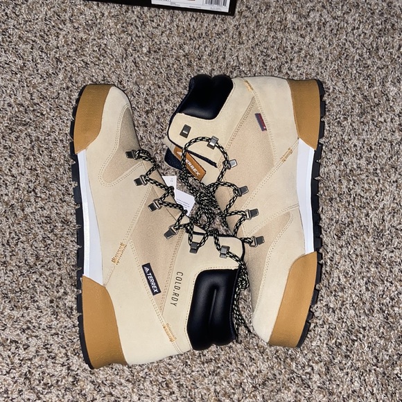 Brand new Adidas Terrex Snowpitch for men. Size 13 - Picture 7 of 9